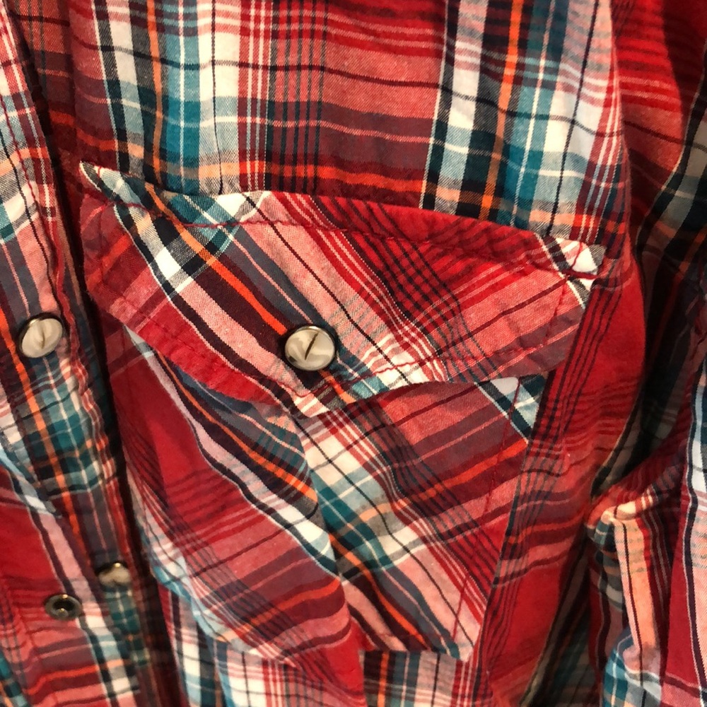 Old Navy red plaid snap front shirt.  XL - Picture 3 of 5